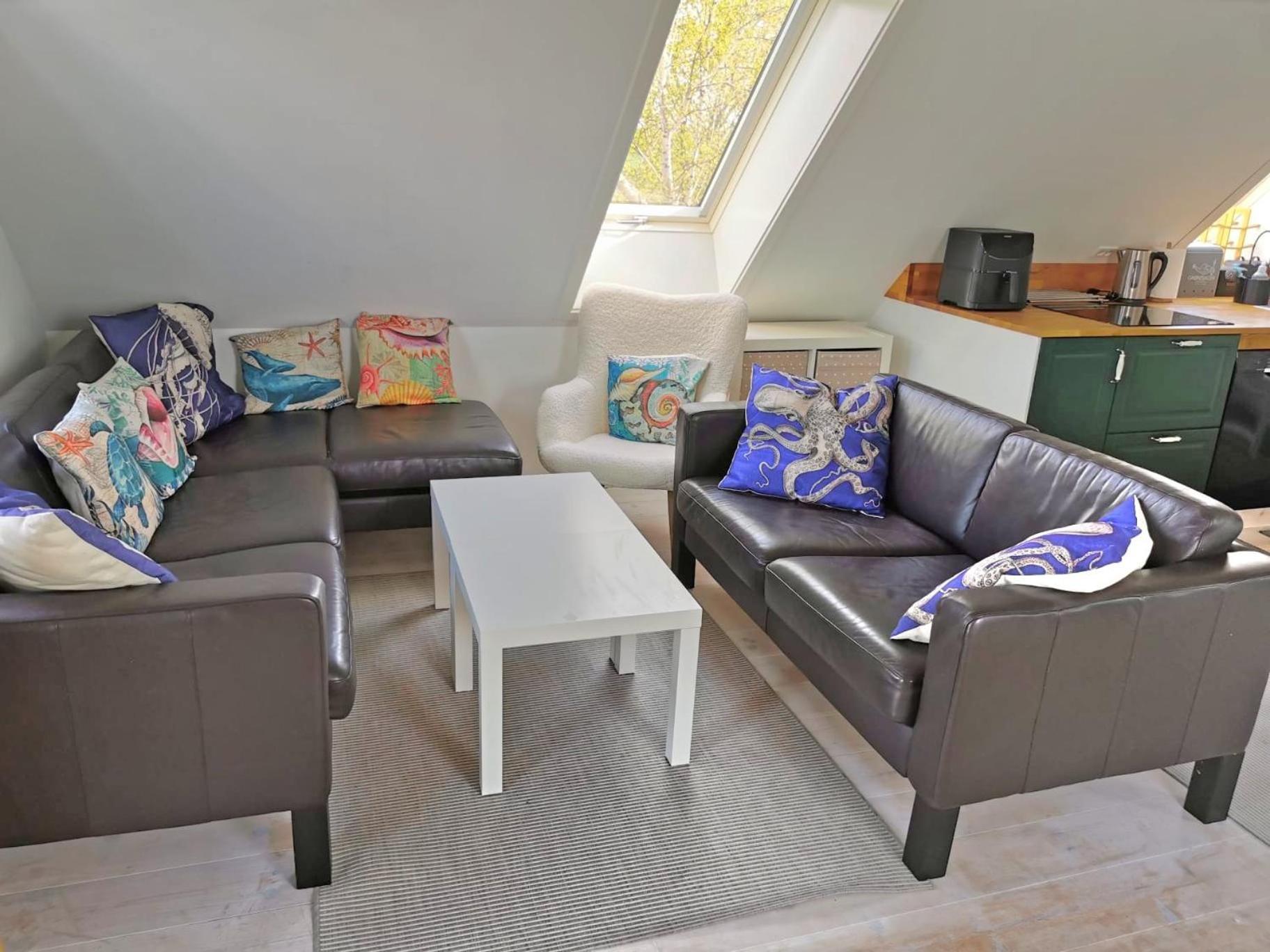 The 'Loft' Apartment- "Den Gule Svane" Guest House - Near Ronne & Beach Exterior foto
