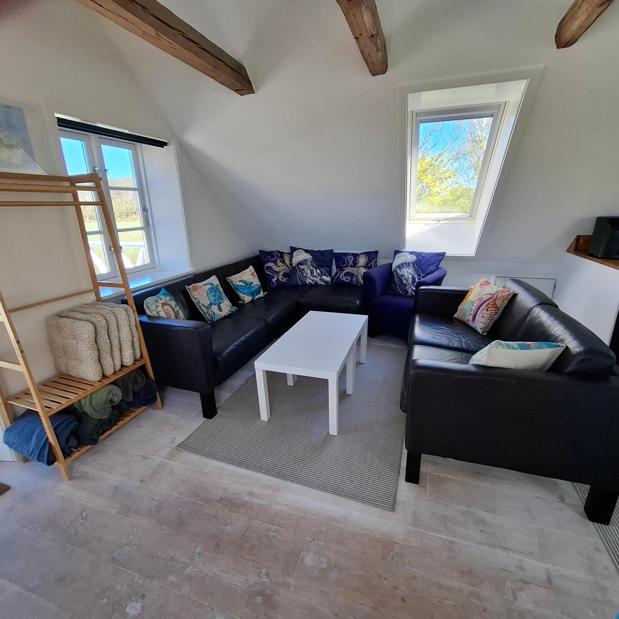The 'Loft' Apartment- "Den Gule Svane" Guest House - Near Ronne & Beach Exterior foto