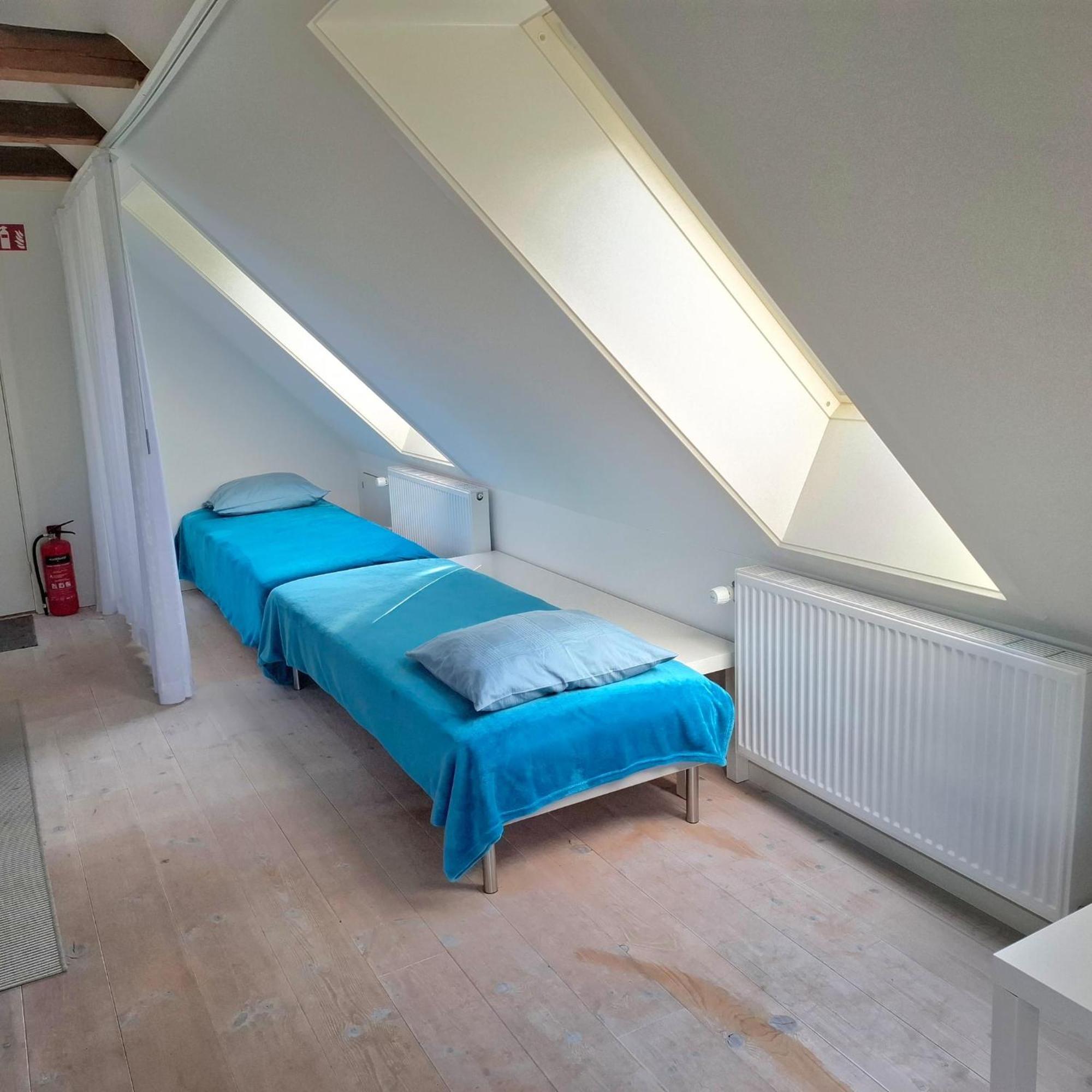 The 'Loft' Apartment- "Den Gule Svane" Guest House - Near Ronne & Beach Exterior foto
