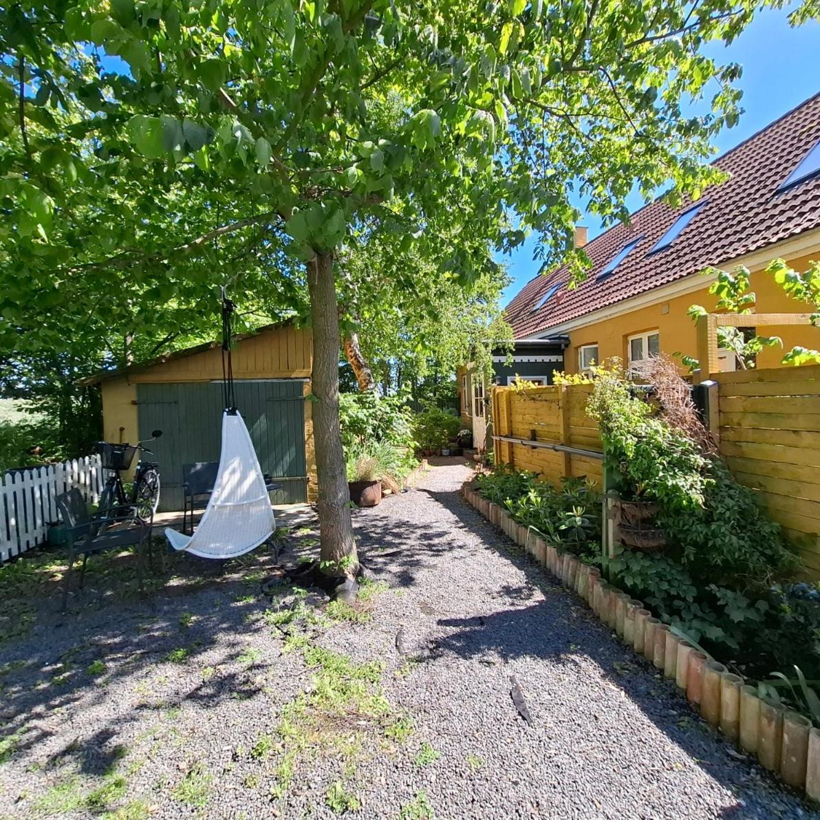 The 'Loft' Apartment- "Den Gule Svane" Guest House - Near Ronne & Beach Exterior foto